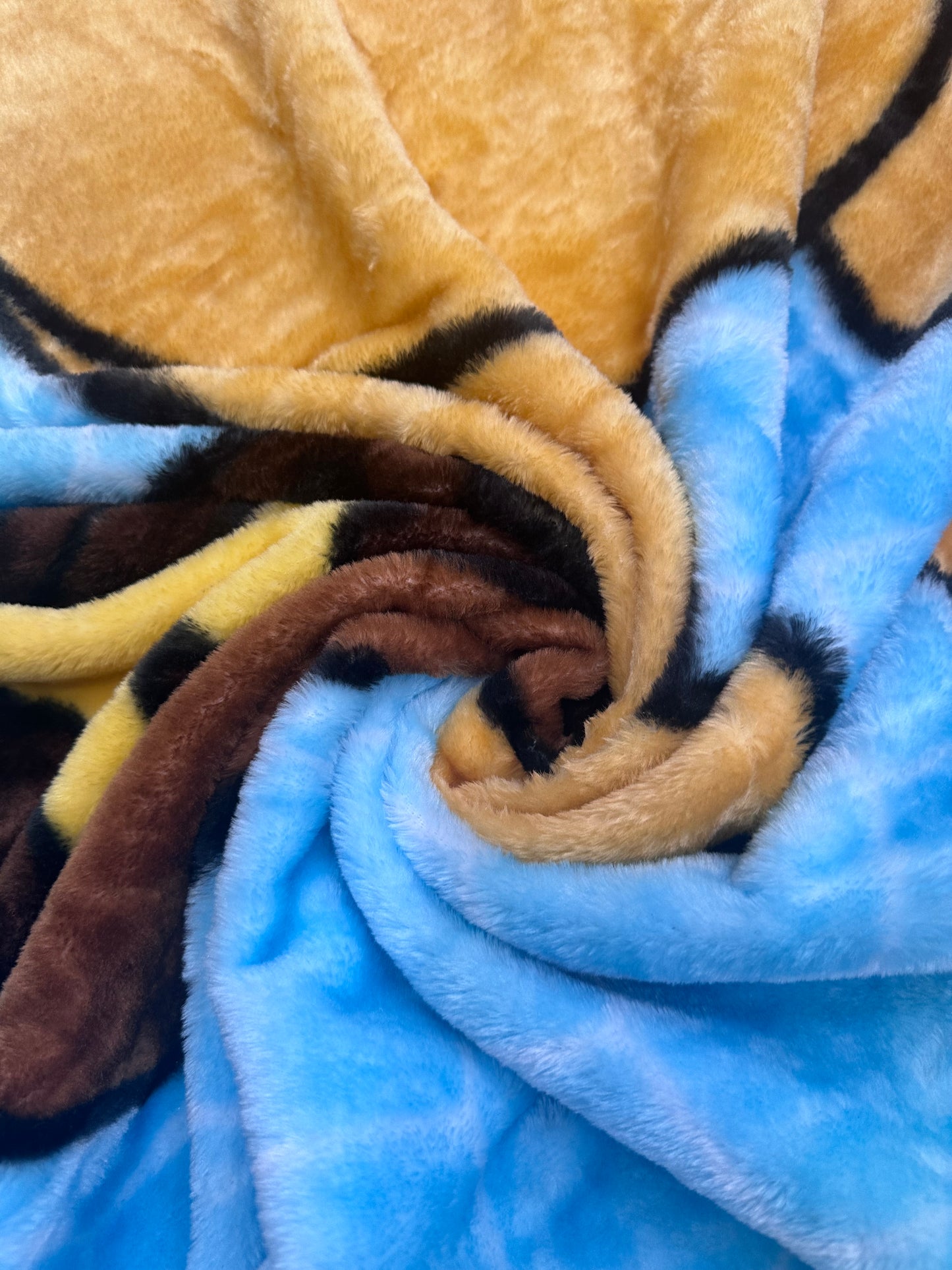 Winnie The Pooh Twin Full Plush Blanket Super Soft "Honey Bee Happy"