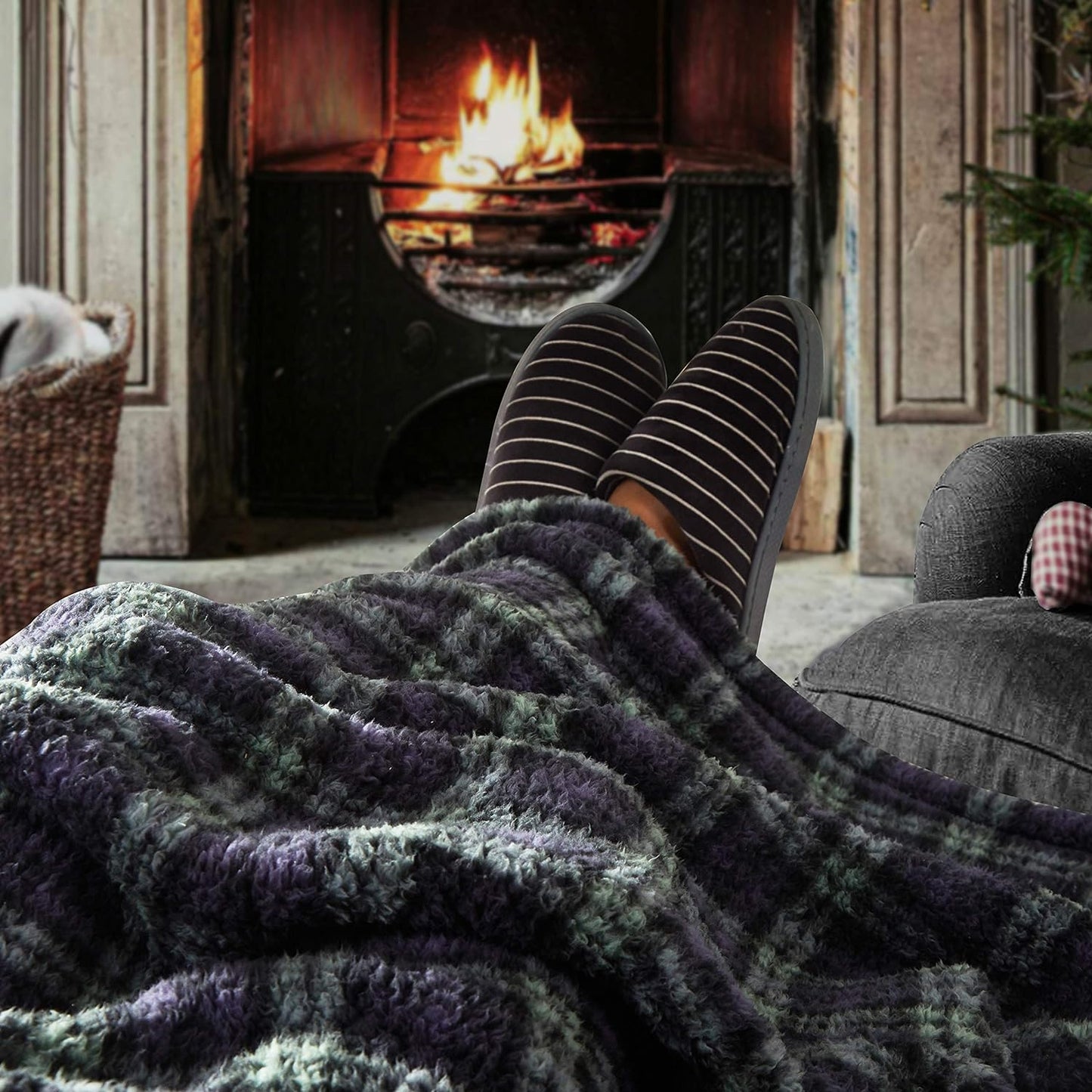 Dearfoams Buffalo Check Sherpa 50"x70" Throw with Bear Mink Applique