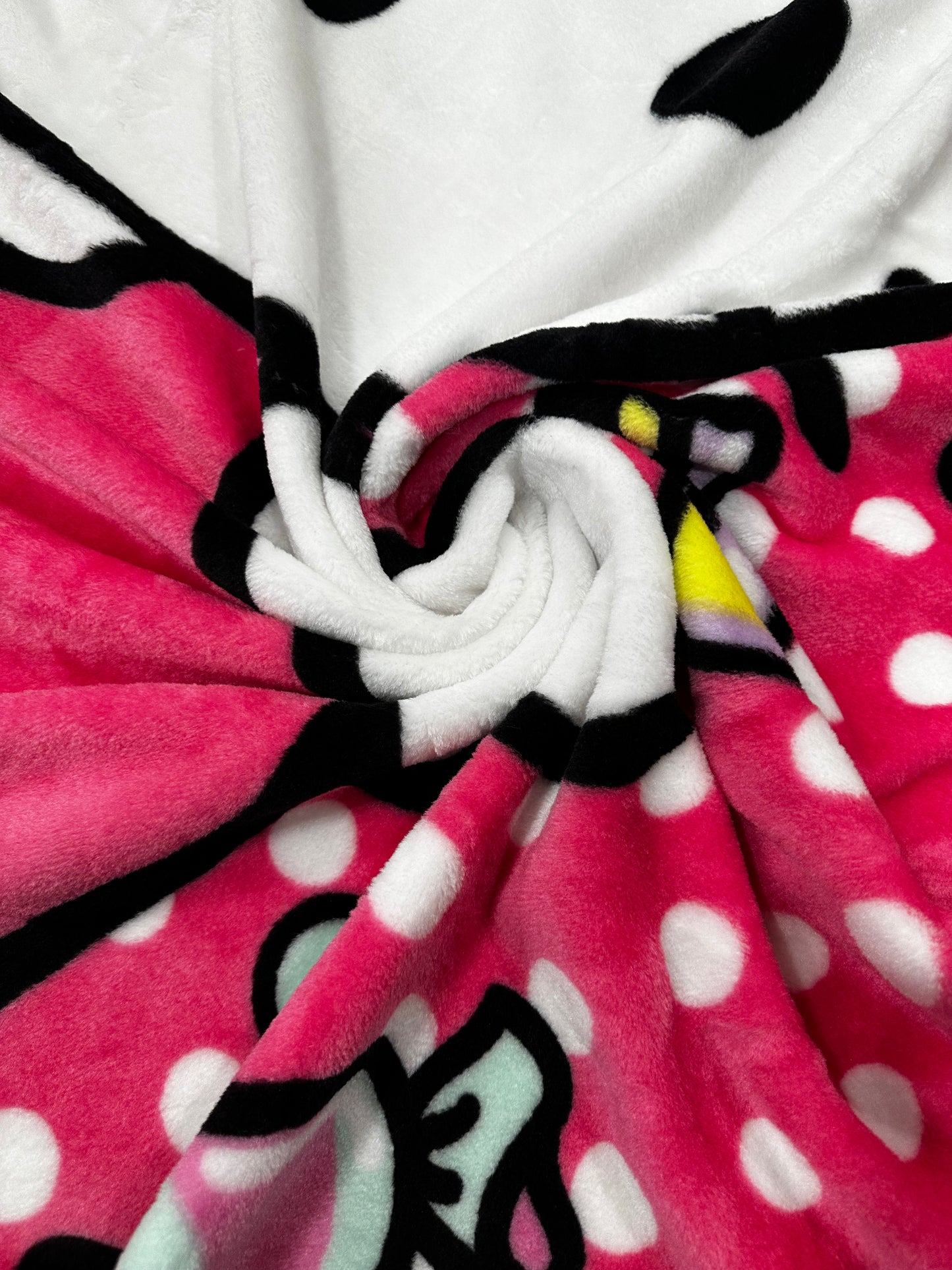 Hello Kitty Polka Dot Twin 60"x80" Extra Soft Plush Blanket
