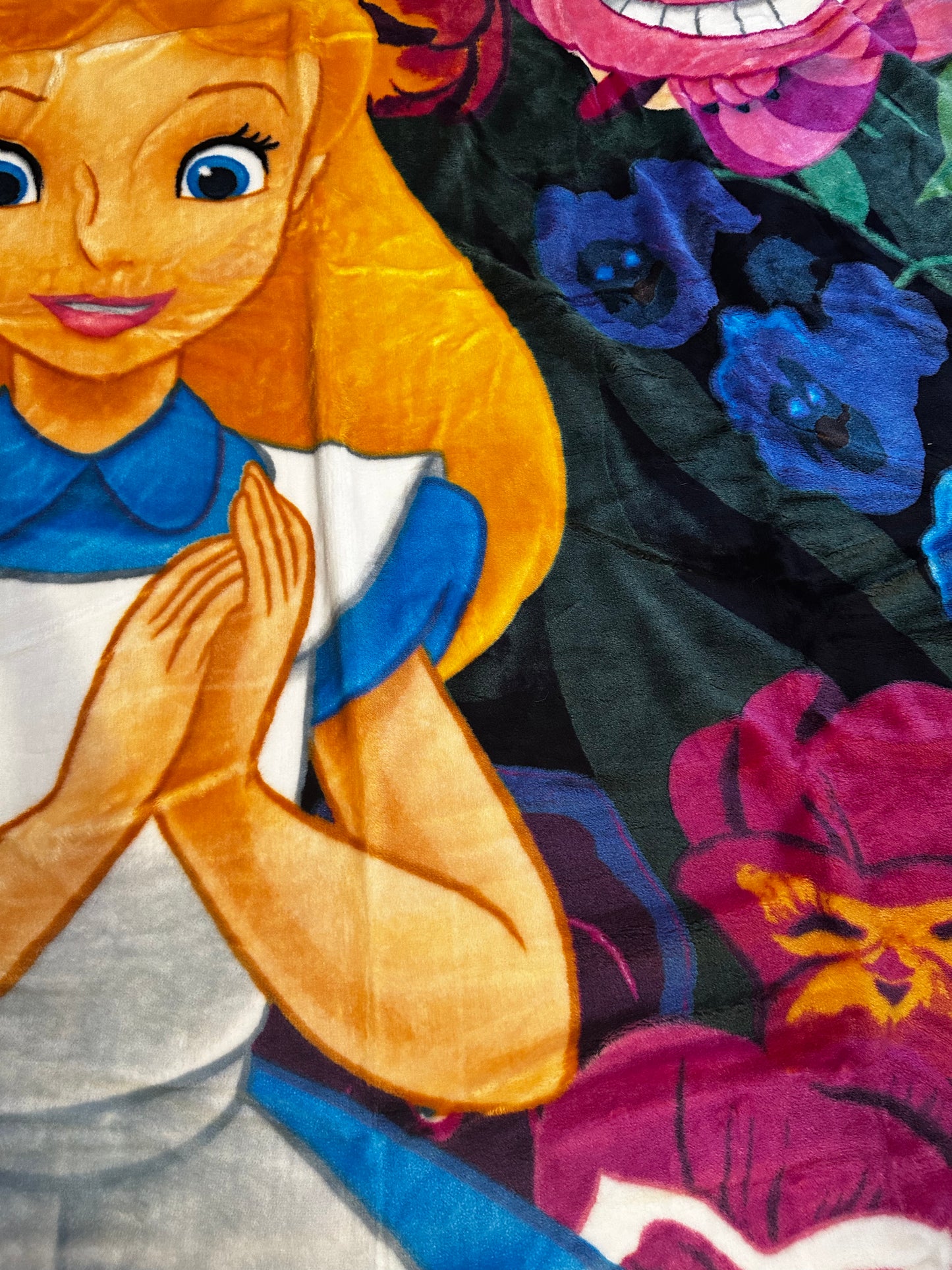 Alice in Wonderland Twin Plush Blanket Super Soft "Alice Garden"