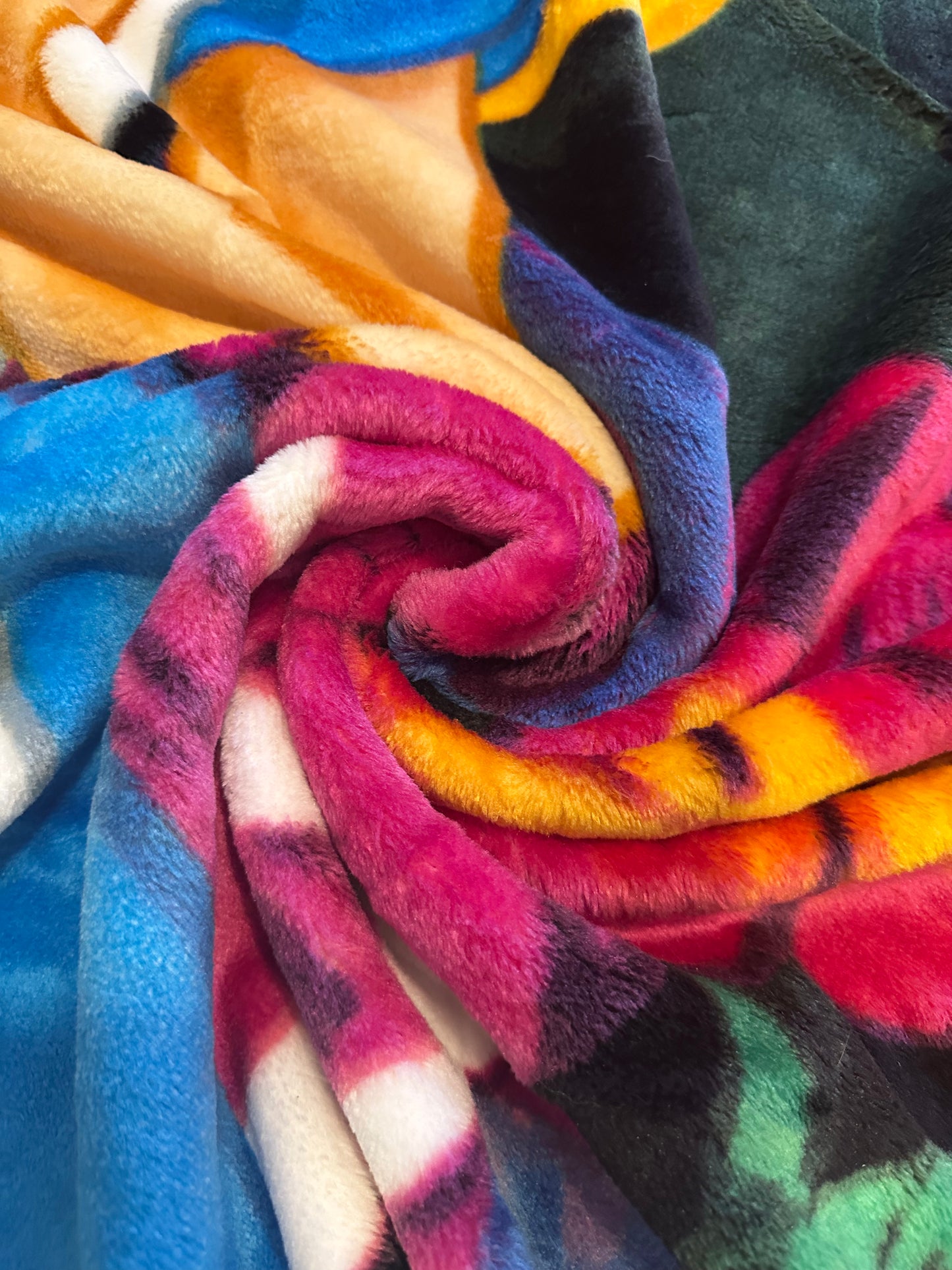 Alice in Wonderland Twin Plush Blanket Super Soft "Alice Garden"