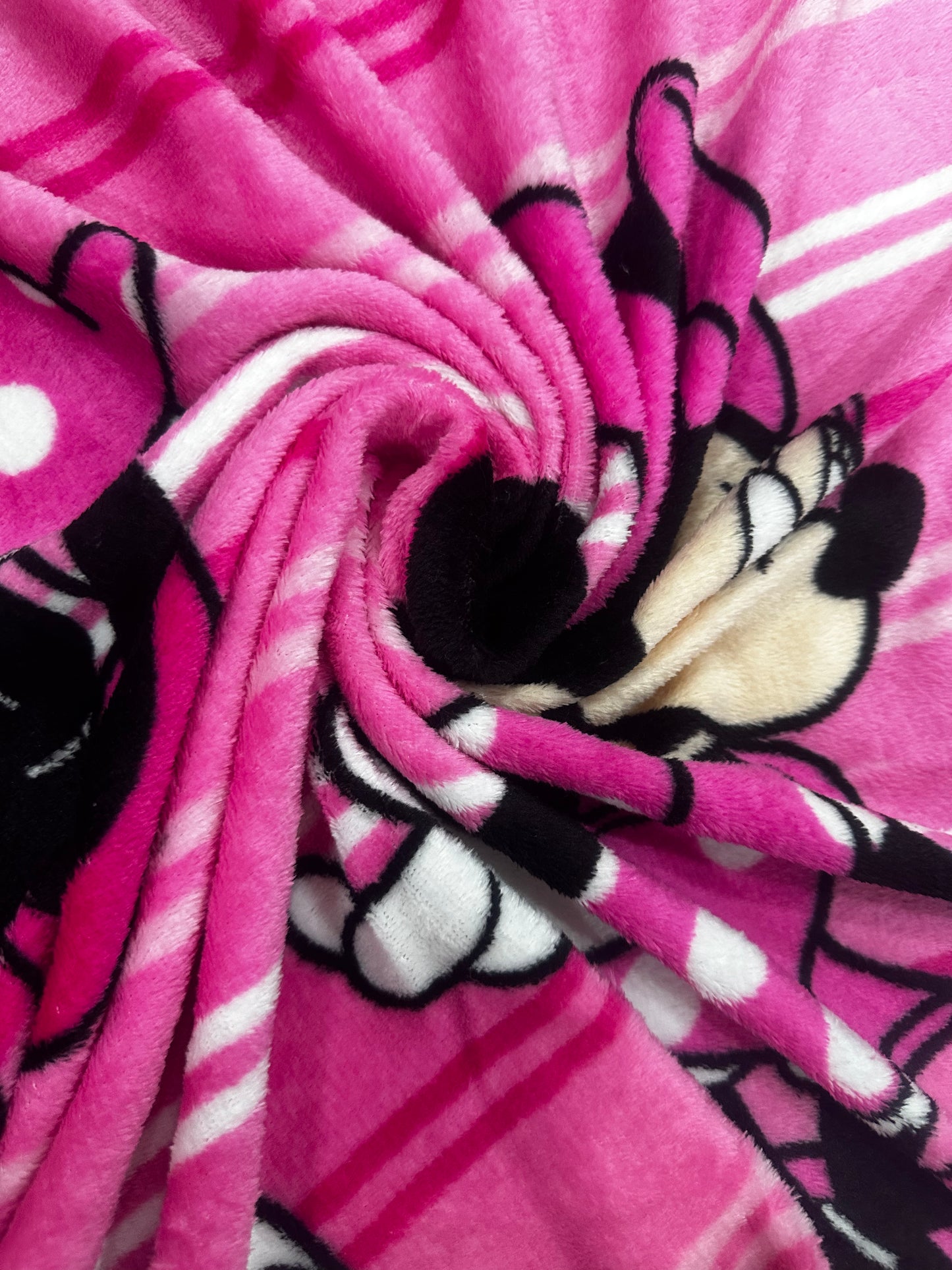 Minnie Mouse Fleece Kids 50"x70" Throw Blanket "Pretty in pink"