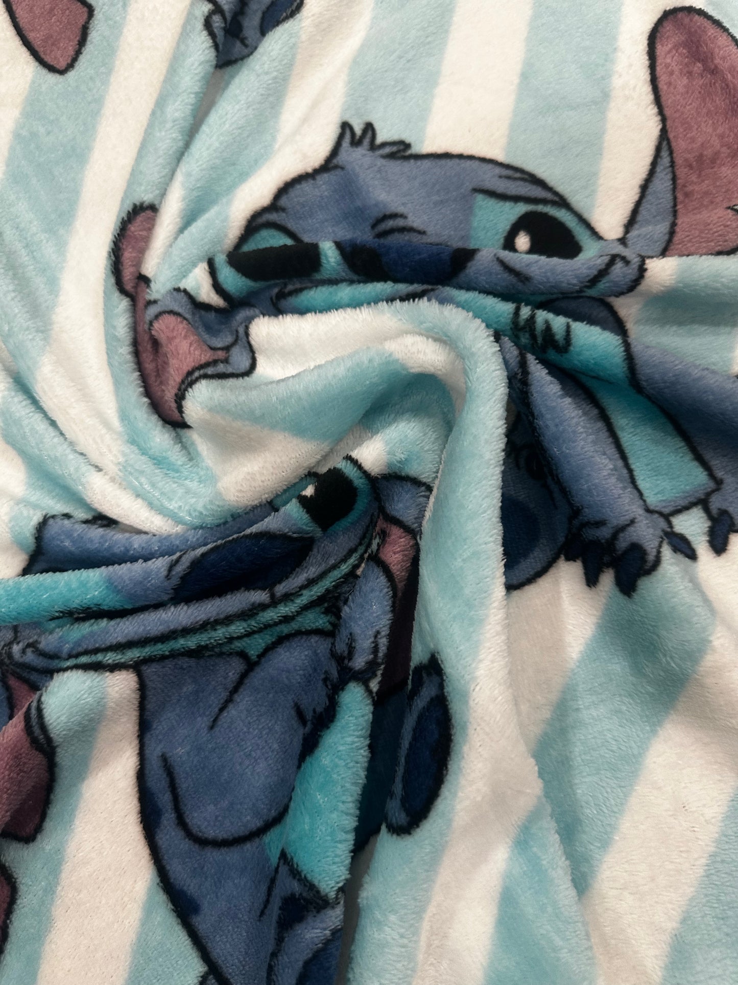 Lilo & Stitch Fleece Kids 50"x70" Throw Blanket "Silly Sitting"