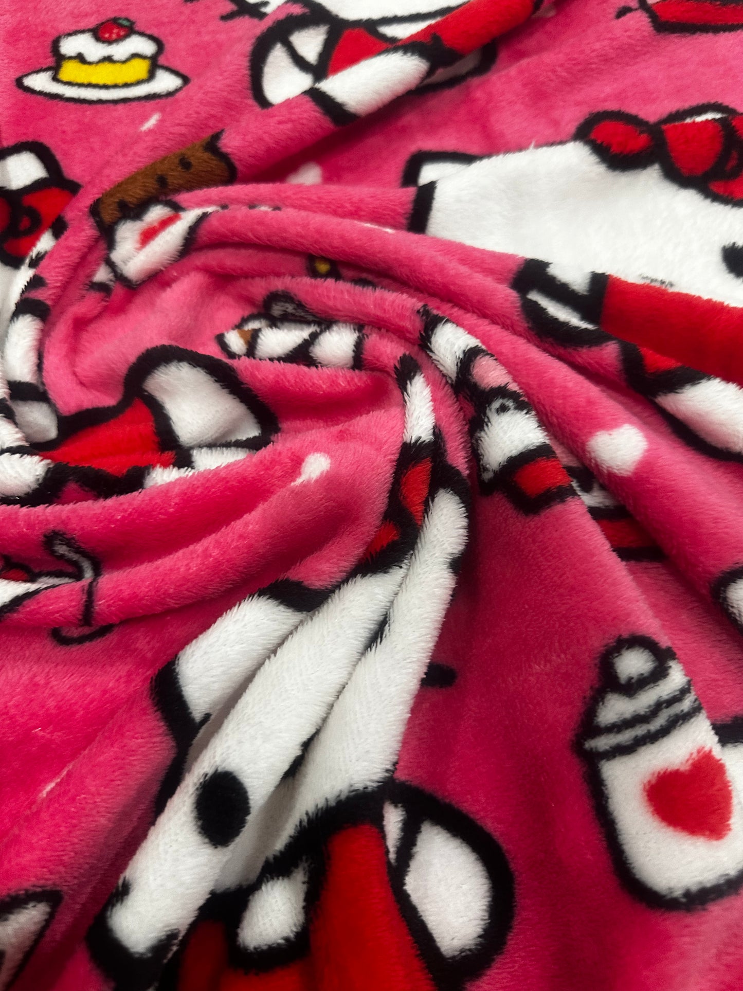 Hello Kitty Soft Fleece Kids 50"x70" Throw Blanket "Kitty Cake"