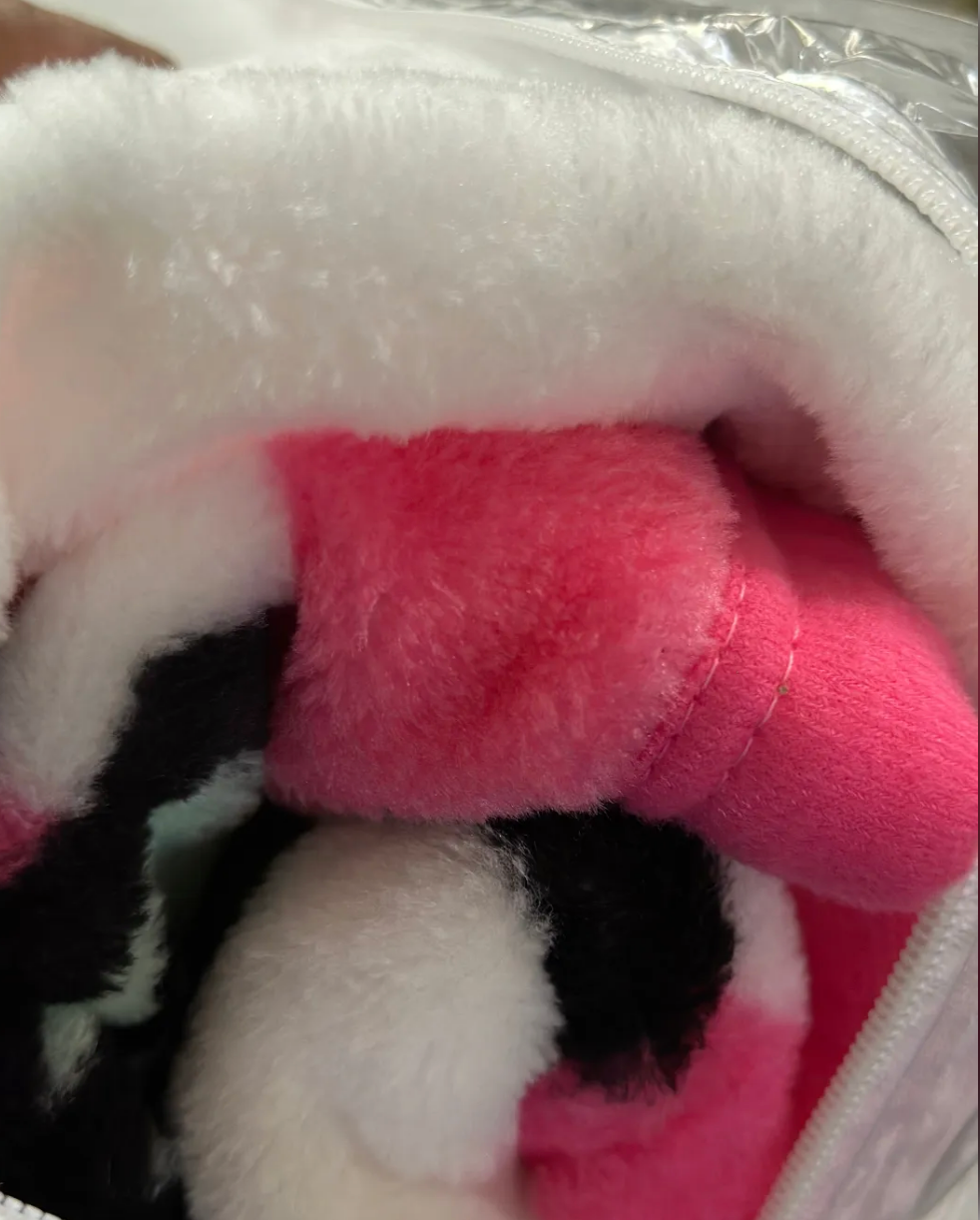 Hello Kitty "Polka Dot Candies" Plush 40"x50" Throw Blanket TT